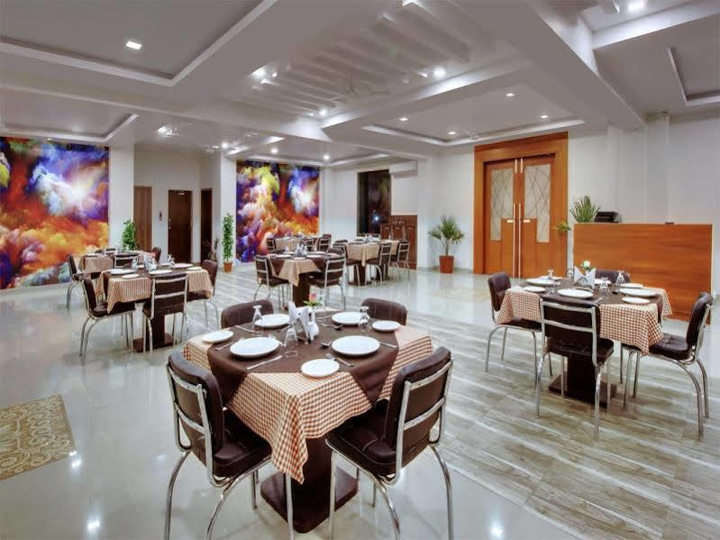 Palette - The Elegance Resort Chittorgarh Exteriör bild