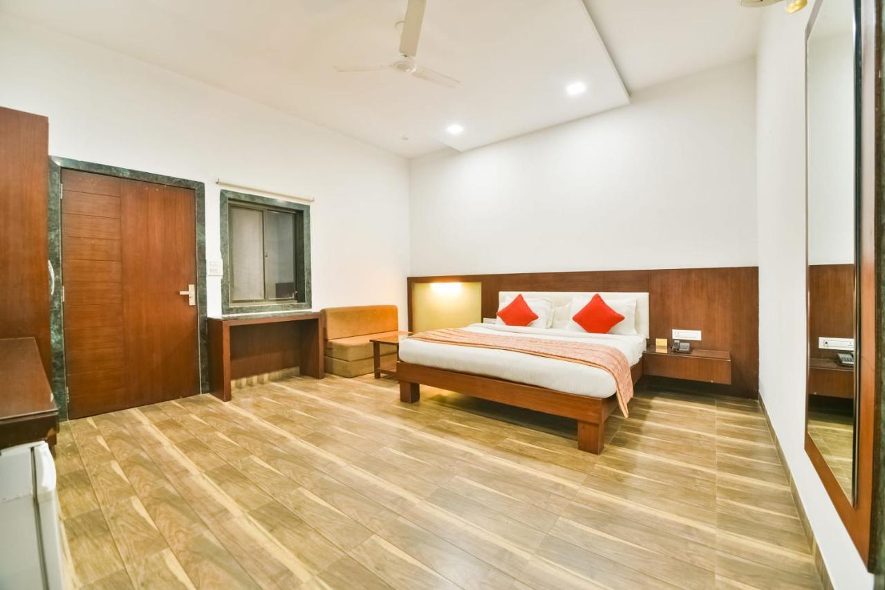 Palette - The Elegance Resort Chittorgarh Exteriör bild