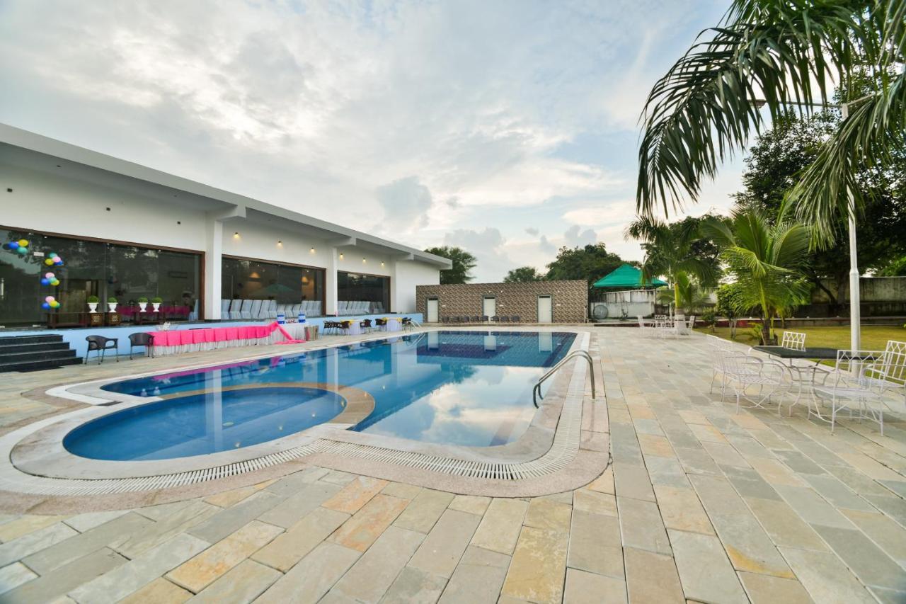 Palette - The Elegance Resort Chittorgarh Exteriör bild