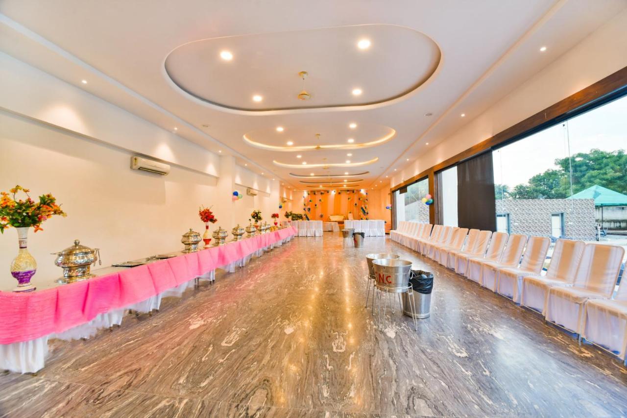 Palette - The Elegance Resort Chittorgarh Exteriör bild