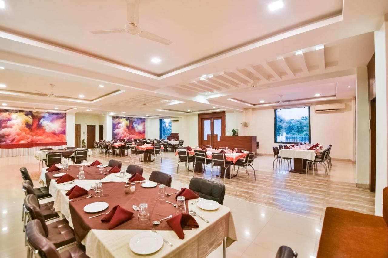 Palette - The Elegance Resort Chittorgarh Exteriör bild
