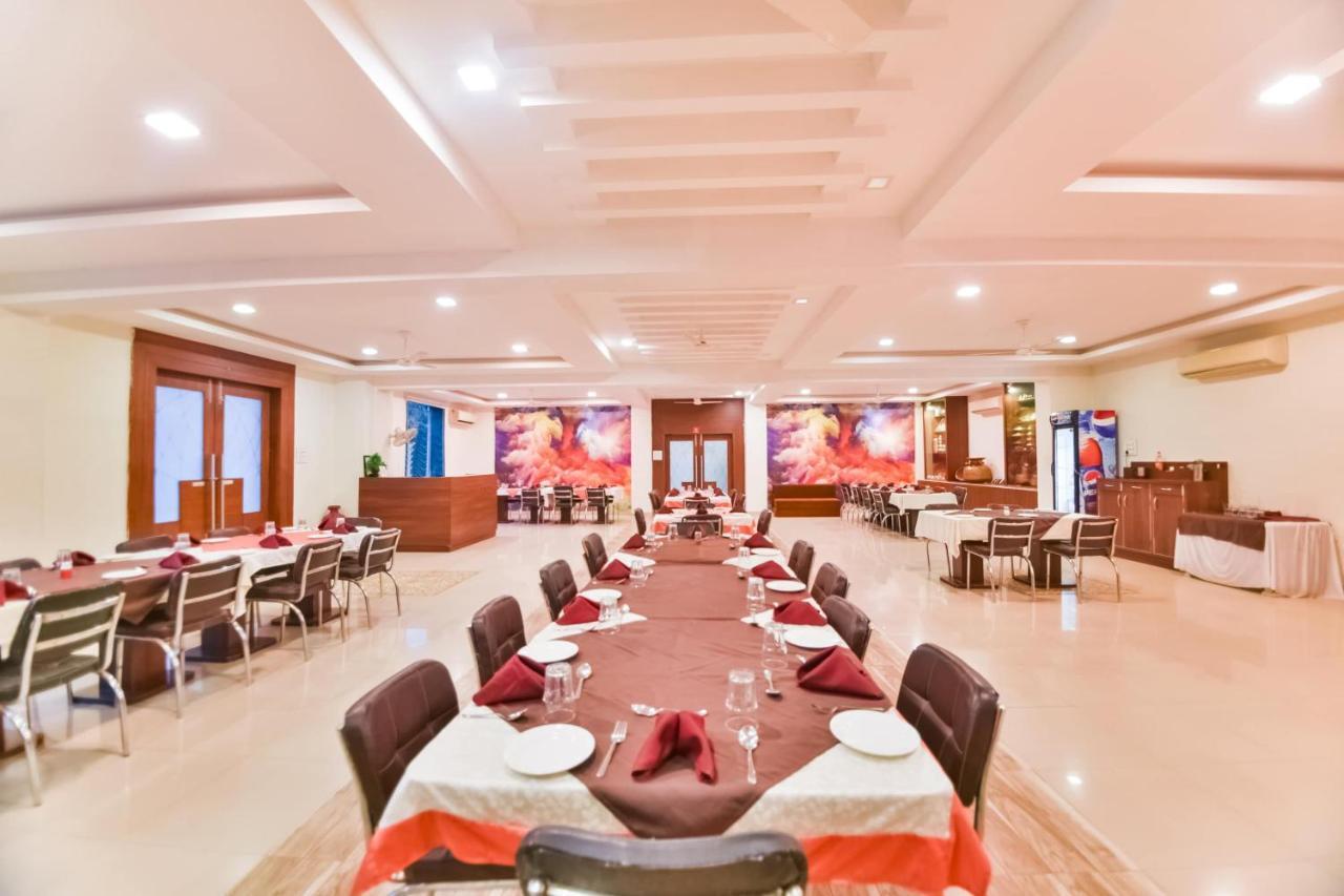 Palette - The Elegance Resort Chittorgarh Exteriör bild